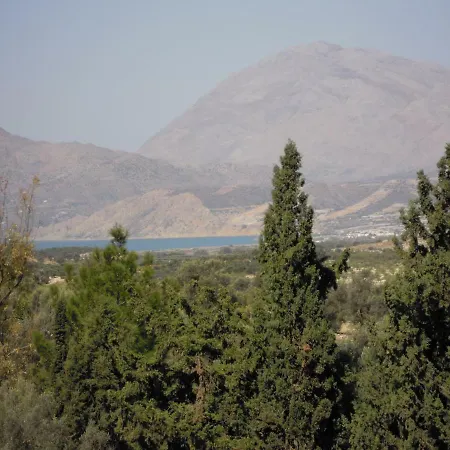 Petaloudes Apartman *