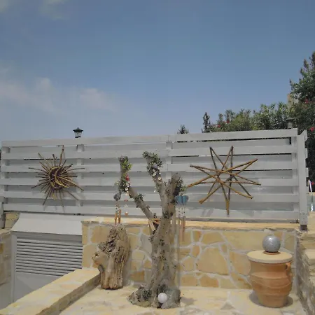 Petaloudes Apartment